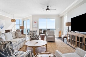 公寓客房, 多張床 (Palacio Penthouse 1903) | 起居區 | 電視