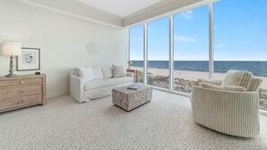 Leilighet, flere senger (Mediterranean West 302) | Oppholdsområde | TV