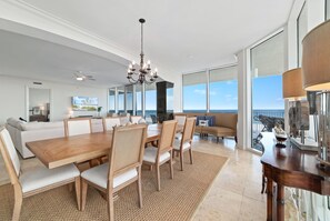 Apartment, Mehrere Betten (Mediterranean West 302) | Speisen