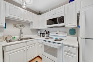 Condo, 1 Queen Bed with Sofa bed (Grand Caribbean West 316) | Private kitchen - Grand Caribbean West 316 (Pensacola)