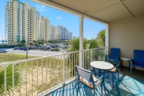 Condo, 1 cama Queen size y sofá cama (Grand Caribbean West 316) | Restaurante al aire libre