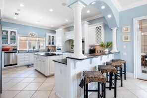 Private kitchen - Whispering Palms Beach House (Gulf Shores)