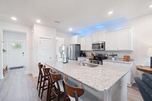 House, Multiple Beds (Blue Angel Casa) | Private kitchen | Oven, toaster, paper towels - Blue Angel Casa (Pensacola)