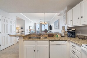 Condo, Multiple Beds (Palacio 1804) | Private kitchen | Oven, toaster, paper towels - Palacio 1804 (Pensacola)
