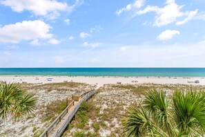 Condo, Plusieurs lits (Shipwatch D401) | Plage | Sur la plage