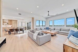 Living area - Keepin' It Reel (Gulf Shores)