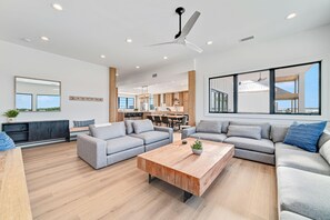 Living area - Keepin' It Reel (Gulf Shores)