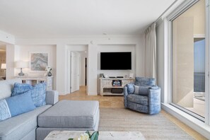 Lägenhet - flera sängar (Indigo East 1502) | Vardagsrum | Tv