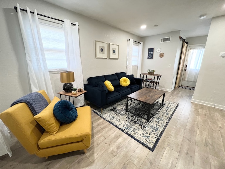 Short Drive To Airport - Central Location W/ Patio - Derby, KS