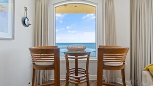 Apartment, Mehrere Betten (Beach Colony East 17B-Penthouse) | Innenbereich