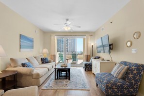 Apartment, Mehrere Betten (Ariel Dunes I 302) | Wohnbereich | Fernseher