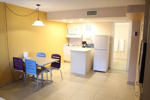 Economy Studio (West-Mini Kitchen-No Ocean View) | In-room dining