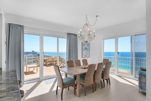 Condo, varias camas (Ariel Dunes I 2401) | Restaurantes