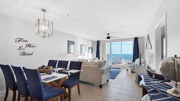 Appart'hÎtel, plusieurs lits (Ariel Dunes I 2304) | Coin séjour | Télévision