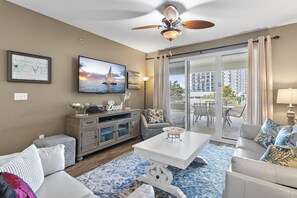 公寓客房, 1 張特大雙人床和 1 張沙發床 (Ariel Dunes I 203) | 起居區 | 電視