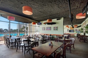 Condo, 1 cama King size y sofá cama (Ariel Dunes I 203) | Restaurantes