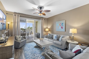 Condo, 1 cama King size y sofá cama (Ariel Dunes I 203) | Área de sala de estar | Televisión