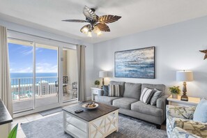 Condo, varias camas (Ariel Dunes I 2009) | Área de sala de estar | Televisión 