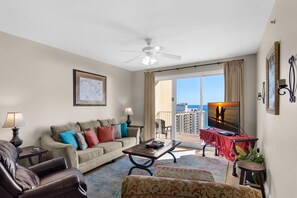 Condo, Multiple Beds (Ariel Dunes I 2008) | Living area
