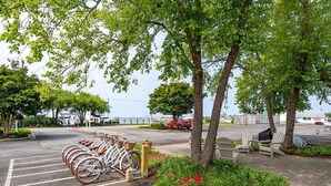 A parking area with bicycles, a picnic table, and a view of a marina. - Waterfront in Historic Rock Hall, overlooking the main harbor and Chesapeake Bay (Rock Hall)