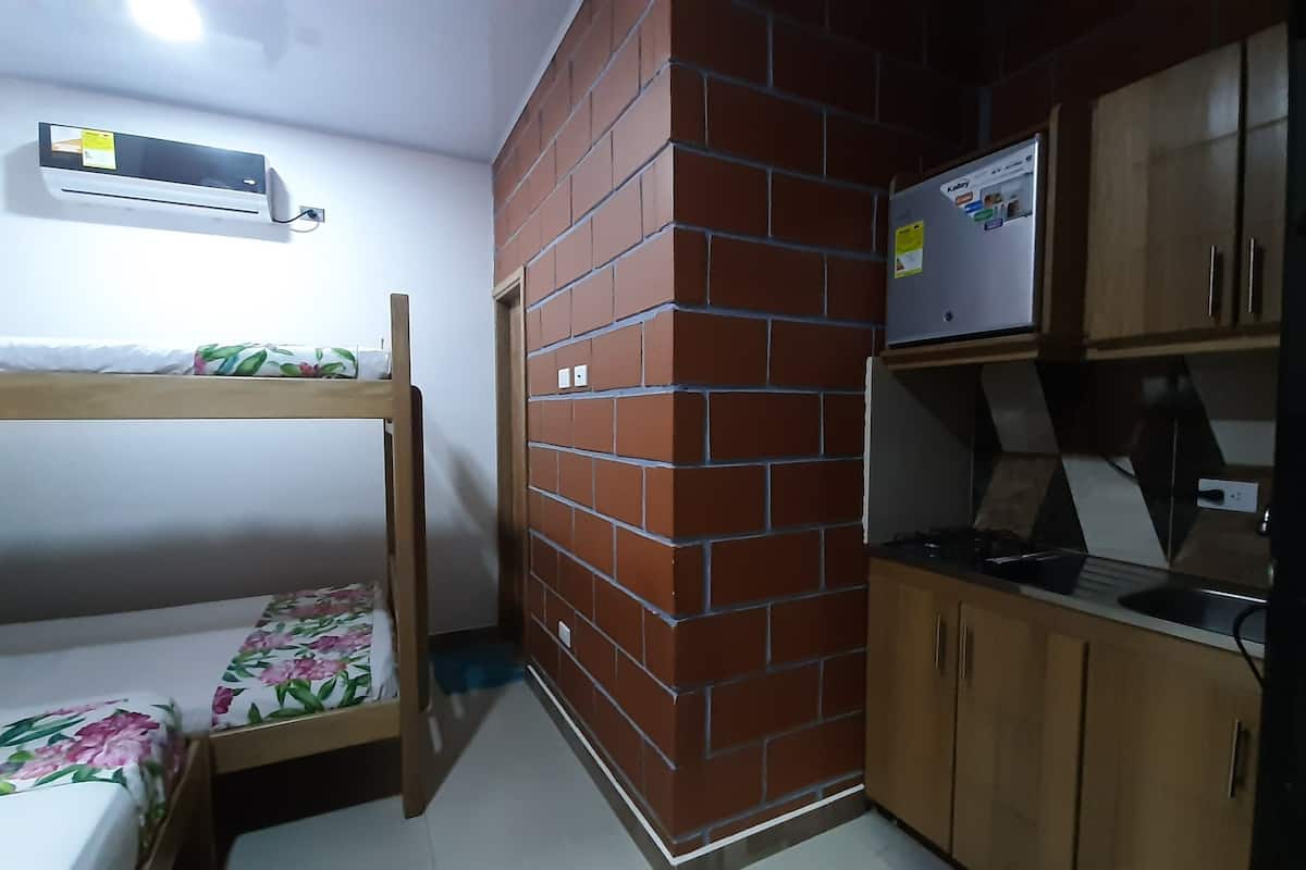 Basic-Vierbettzimmer, Nichtraucher, Gartenblick