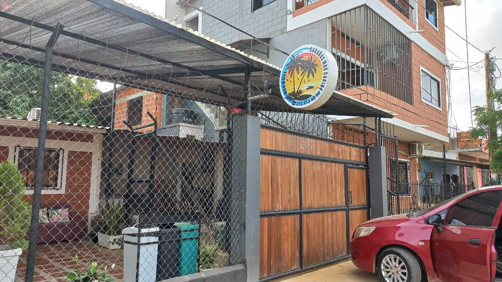 Vista frontal de la propiedad