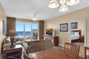 Apartment, 1 King-Bett und Schlafsofa (Ariel Dunes I 1204) | Wohnbereich | Fernseher