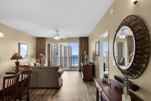 Apartment, 1 King-Bett und Schlafsofa (Ariel Dunes I 1204) | Wohnbereich | Fernseher