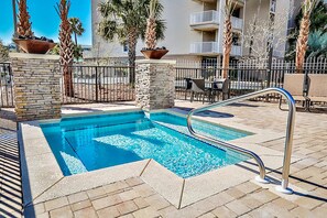 Appart'hÎtel, 1 trÚs grand lit et 1 canapé-lit (Alerio E402- Just Beachy) | Piscine