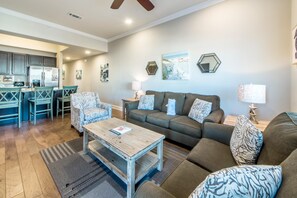 콘도, 침대(여러 개) (Alerio E204) | 거실 공간 | TV