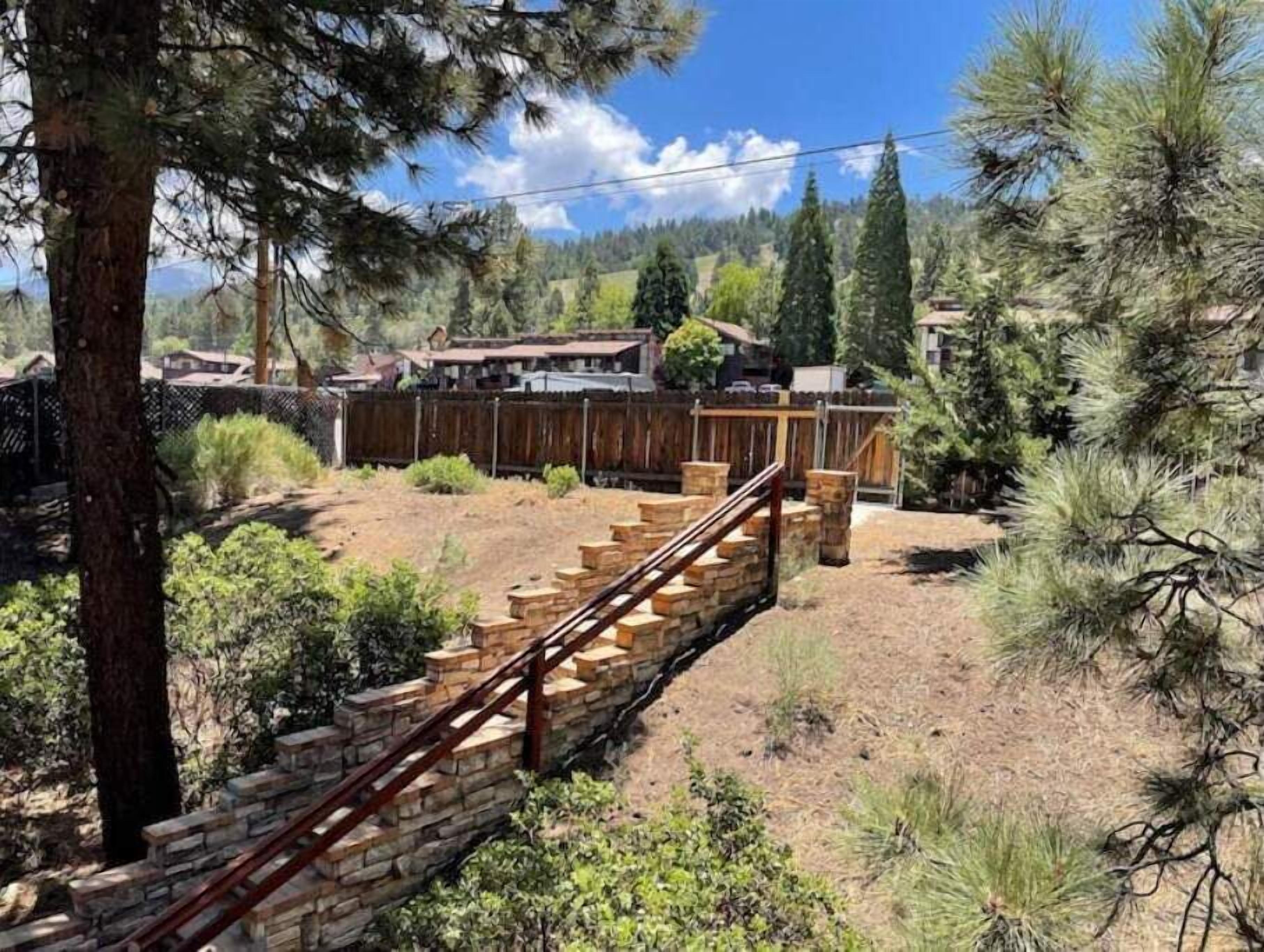 Serene Summit Chalet- Ski-In&Out + Hot Tub