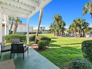 House, Multiple Beds (Summerhouse Townhomes #6- Blue Pearl) | Outdoor dining