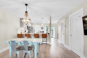 Apartment, Mehrere Betten (Sandprints E10) | Speisen