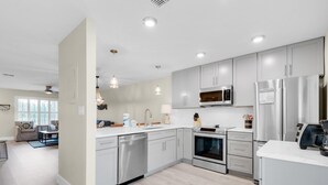 Condo, nhiều giường (Sandprints E10) | Bếp riêng