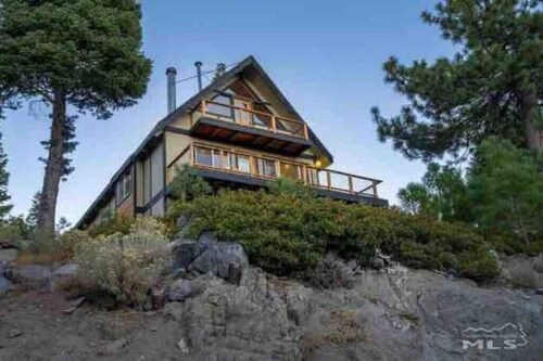 Mountaintop cabin minutes from Heavenly!

