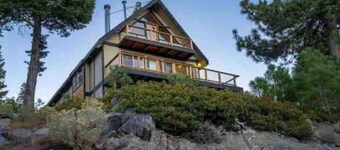 Mountaintop cabin minutes from Heavenly!
