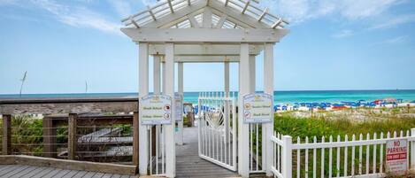 Rumah, Beberapa Tempat Tidur (My Blue Heaven)