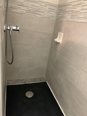 Dusj og hårføner