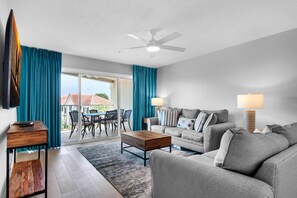 公寓客房, 多張床 (Maravilla 1309) | 起居區 | 電視