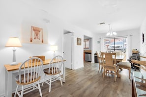 Dining - Gulf Winds East #47 (Miramar Beach)