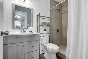 House, Multiple Beds (Gulf Winds East #47) | Bathroom | Free toiletries, towels, soap, toilet paper - Gulf Winds East #47 (Miramar Beach)