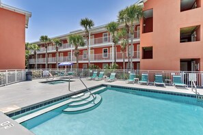 Leilighet, 1 queensize-seng med sovesofa (Gulfview II 318) | Basseng | Utendørsbasseng og et oppvarmet basseng