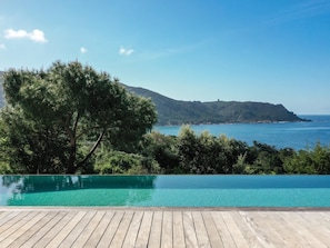 Pool - Villa FUATAISE, an exceptional property, right on the waterfront (Coti-Chiavari)