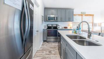 Condo, 1 Queen Bed with Sofa bed (Gulfview II 301) | Private kitchen | Oven, toaster