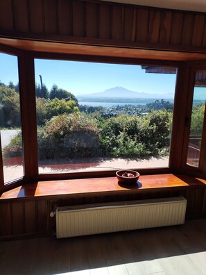 Suite Confort, piscine privée, vue lac | Vue de la chambre