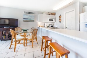 Apartamento, 1 cama doble con sofá cama (Gulfview II 205) | Cocina privada | Horno y tostadora