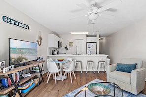 Condo, 1 cama King size y sofá cama (Gulfview II 205) | Interior
