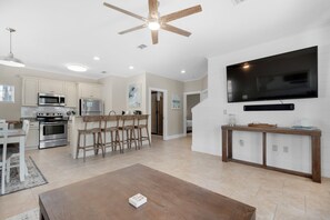 House, Multiple Beds (A Wave From it All) | Private kitchen | Oven, toaster - A Wave From it All (Miramar Beach)