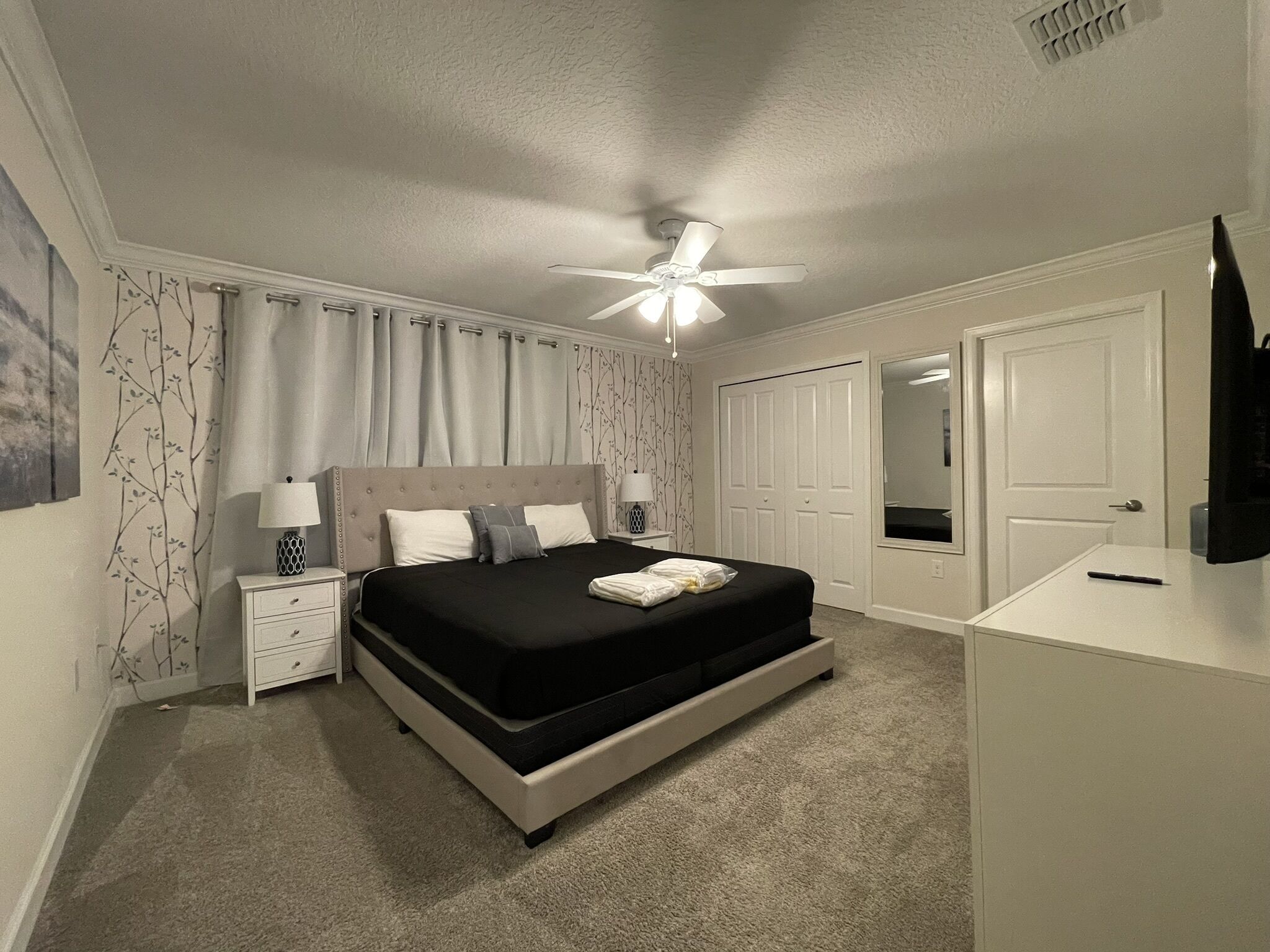 4 bedrooms, in-room safe, iron/ironing board, travel cot