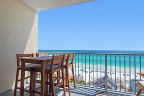 Condo, varias camas (Leeward Key 903) | Restaurante al aire libre